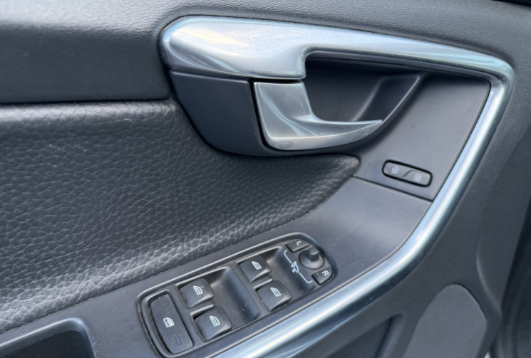 Volvo XC60 D3 2.0 136 MOMENTUM BUSINESS 