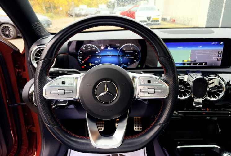 Mercedes Classe A 160 1.3 Ti 16V 109 ch-AMG Line-Toit Pano-Caméra de recul-1er Main-Sièges Chauffant