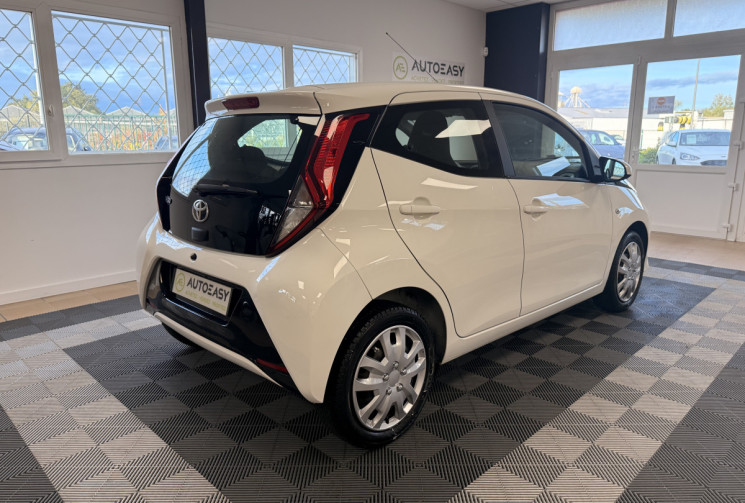 Toyota Aygo 5 PORTES Phase 2 1.0 VVTI 12V 72 / X PLAY APP / 1ERE MAIN 