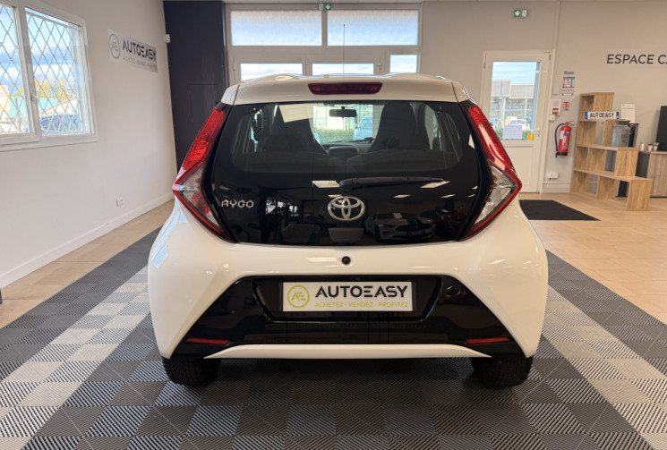 Toyota Aygo 5 PORTES Phase 2 1.0 VVTI 12V 72 / X PLAY APP / 1ERE MAIN 
