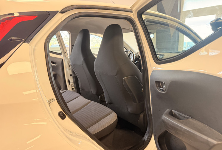 Toyota Aygo 5 PORTES Phase 2 1.0 VVTI 12V 72 / X PLAY APP / 1ERE MAIN 