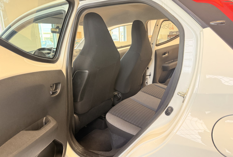 Toyota Aygo 5 PORTES Phase 2 1.0 VVTI 12V 72 / X PLAY APP / 1ERE MAIN 