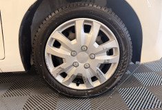 Toyota Aygo 5 PORTES Phase 2 1.0 VVTI 12V 72 / X PLAY APP / 1ERE MAIN 