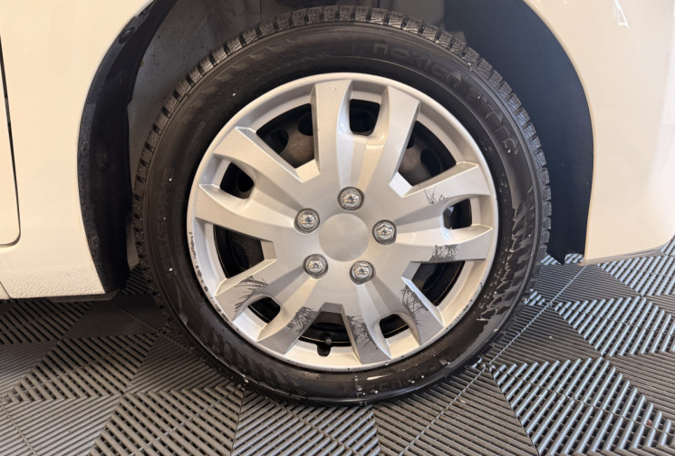 Toyota Aygo 5 PORTES Phase 2 1.0 VVTI 12V 72 / X PLAY APP / 1ERE MAIN 