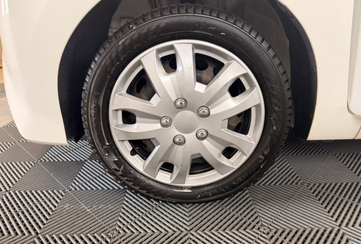 Toyota Aygo 5 PORTES Phase 2 1.0 VVTI 12V 72 / X PLAY APP / 1ERE MAIN 