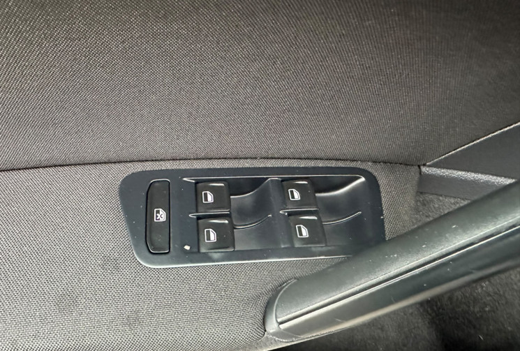 Volkswagen Golf  VII 5 Portes 1.6 TDI 16V Blue Motion S&S 105 CV * CLIM * 1ER MAIN * CARNET COMPLET 