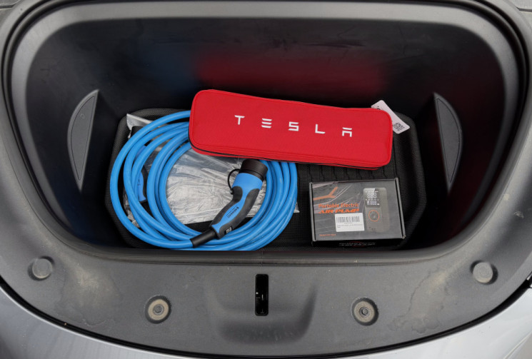 Tesla Model Y PROPULSION STANDARD RANGE 60kWh 300cv SOH 96% ATTELAGE GRIS STEALTH