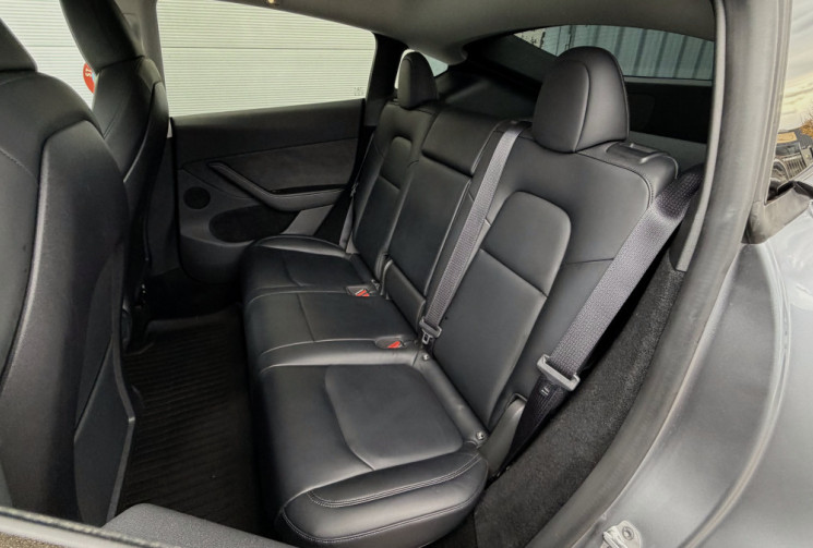Tesla Model Y PROPULSION STANDARD RANGE 60kWh 300cv SOH 96% ATTELAGE GRIS STEALTH