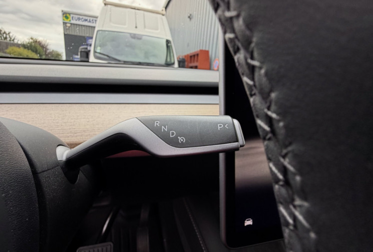 Tesla Model Y PROPULSION STANDARD RANGE 60kWh 300cv SOH 96% ATTELAGE GRIS STEALTH