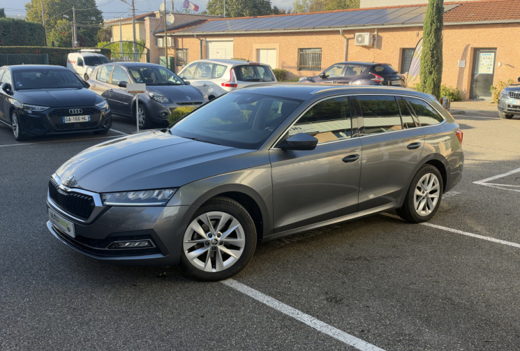 Skoda Octavia Combi 2.0 TDI 150 DSG7 Style / Suivi Complet / Attelage éléc / Siege chauffant 