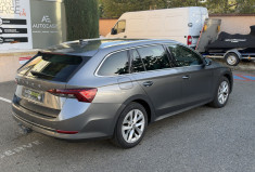 Skoda Octavia Combi 2.0 TDI 150 DSG7 Style / Suivi Complet / Attelage éléc / Siege chauffant 
