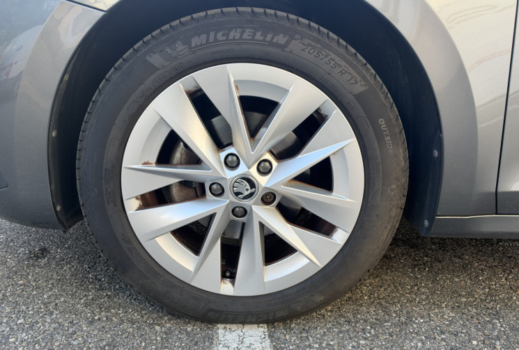 Skoda Octavia Combi 2.0 TDI 150 DSG7 Style / Suivi Complet / Attelage éléc / Siege chauffant 