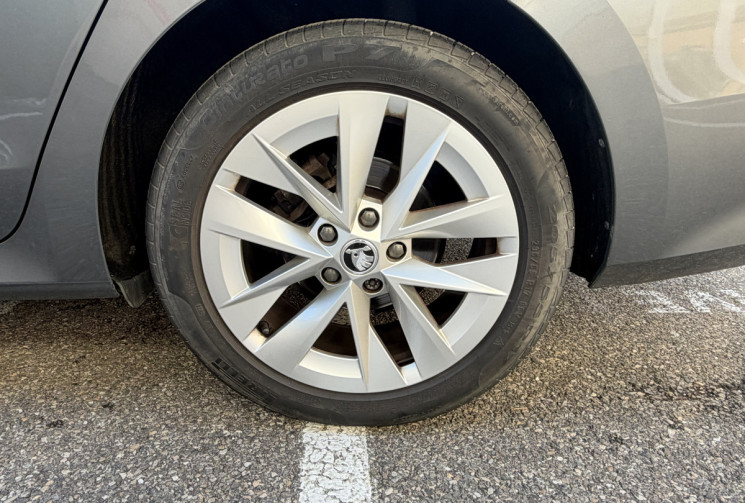 Skoda Octavia Combi 2.0 TDI 150 DSG7 Style / Suivi Complet / Attelage éléc / Siege chauffant 
