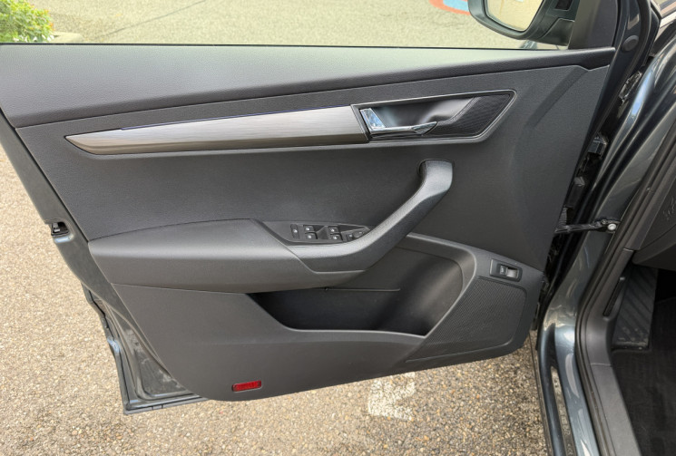 Skoda Karoq 1.5 TSI ACT 150 ch Style DSG / Attelage / Coffre élec / ACC / Suivi 100%