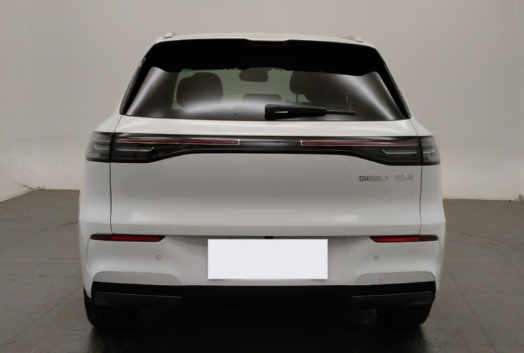 GEELY E5 PRO  / Full Electric / 218 CV / Batterie 60,22 kWh / Véhicule Neuf / -26%