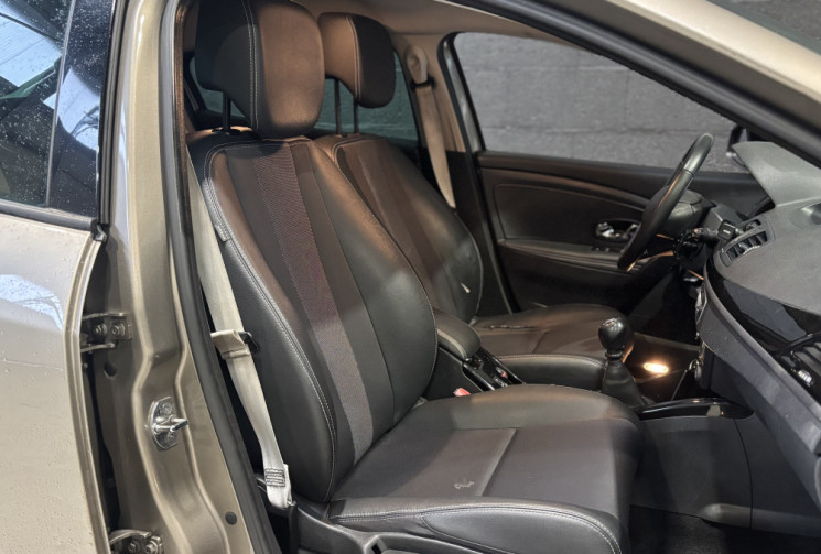 Renault Megane 1.6 dCi 130 BOSE 2013 / RADARS AV-AR / SEMI-CUIR