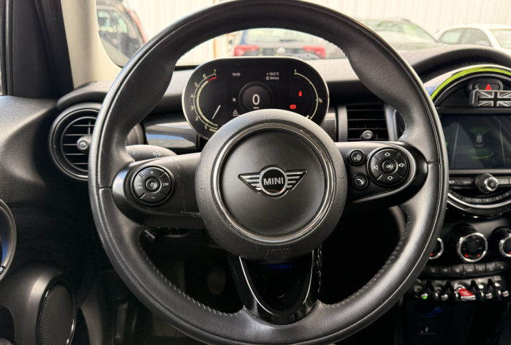 Mini Mini 3 (F55) 5 Portes Cooper greenwich 1.5 i 12V 136 cv greenwich