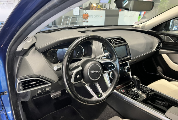 Jaguar XE  2.0 P250 R-DYNAMIC BVA8