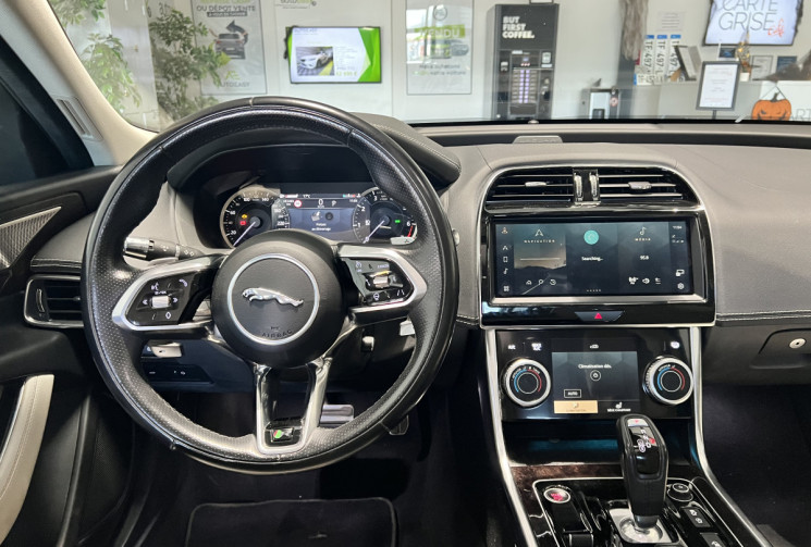 Jaguar XE  2.0 P250 R-DYNAMIC BVA8