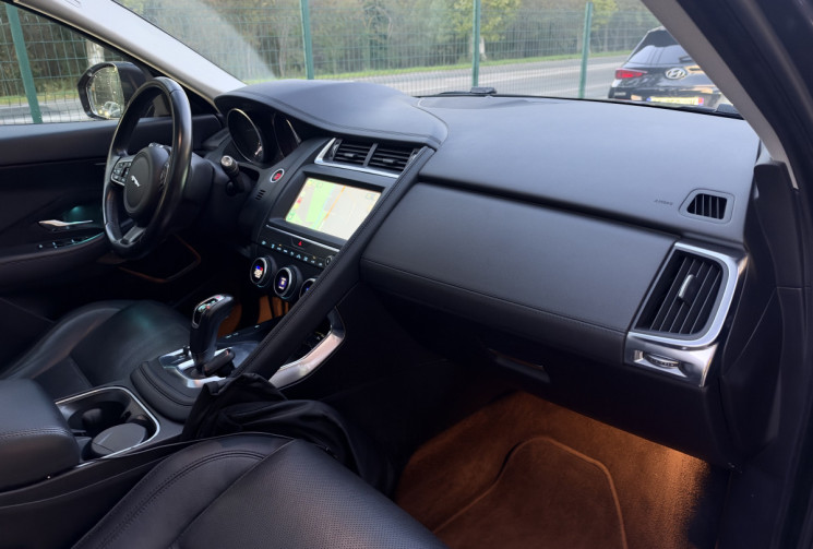Jaguar E-Pace 2.0 D 180 SE AWD * ENTRETIEN A JOUR * ATTELAGE * TOIT PANO * GARANTIE 6 MOIS