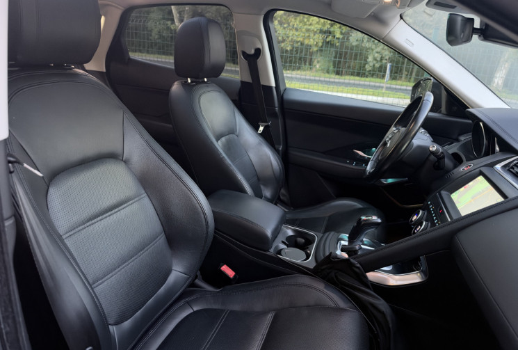 Jaguar E-Pace 2.0 D 180 SE AWD * ENTRETIEN A JOUR * ATTELAGE * TOIT PANO * GARANTIE 6 MOIS