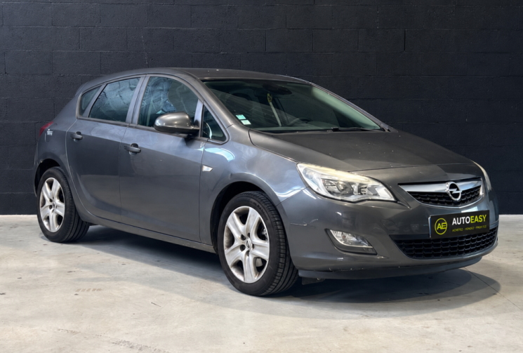Opel Astra 1.7 CDTI 110cv ENJOY 2011 / COURROIE CHANGÉE EN 2025