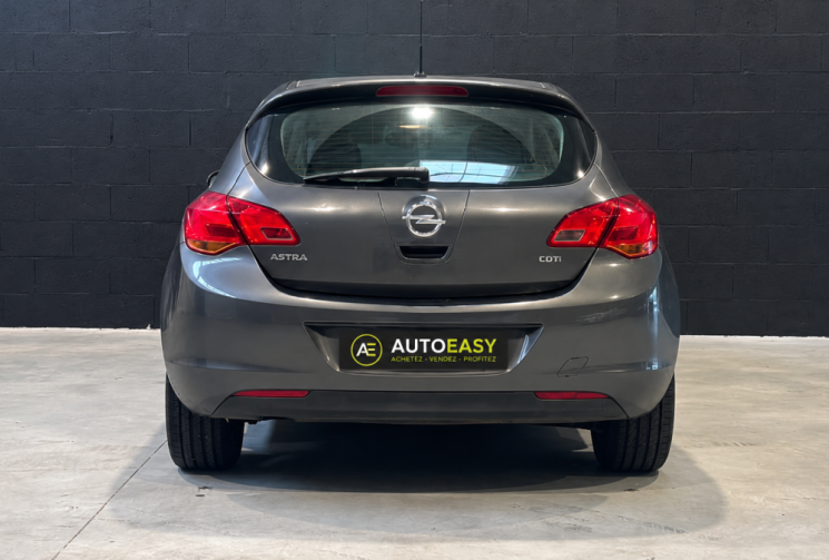 Opel Astra 1.7 CDTI 110cv ENJOY 2011 / COURROIE CHANGÉE EN 2025