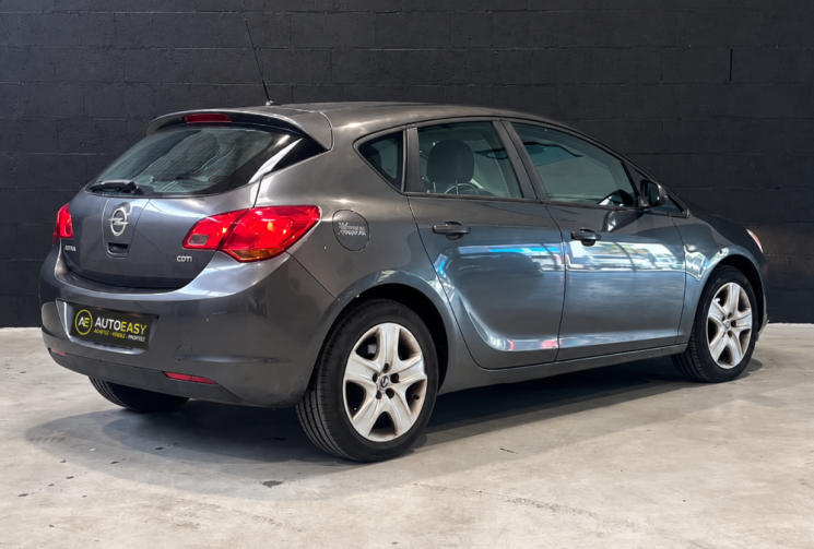 Opel Astra 1.7 CDTI 110cv ENJOY 2011 / COURROIE CHANGÉE EN 2025