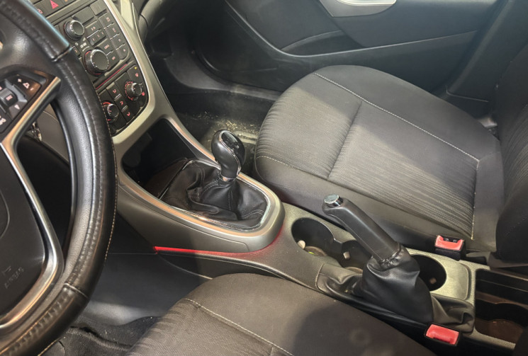 Opel Astra 1.7 CDTI 110cv ENJOY 2011 / COURROIE CHANGÉE EN 2025