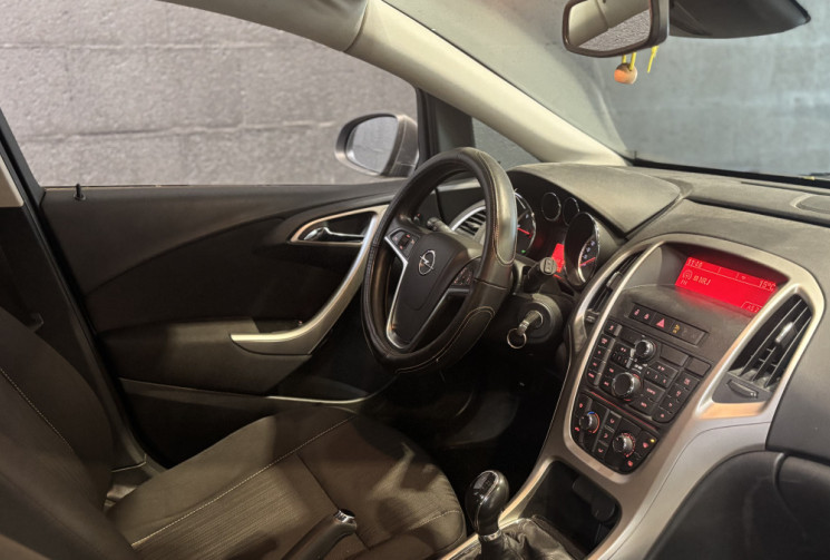 Opel Astra 1.7 CDTI 110cv ENJOY 2011 / COURROIE CHANGÉE EN 2025