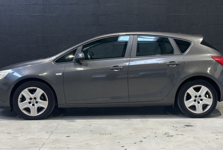 Opel Astra 1.7 CDTI 110cv ENJOY 2011 / COURROIE CHANGÉE EN 2025