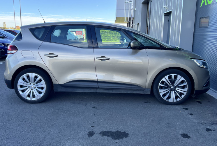 Renault Scénic IV 1.2 Tce 115 cv LIFE / 1ère Main / Attelage 