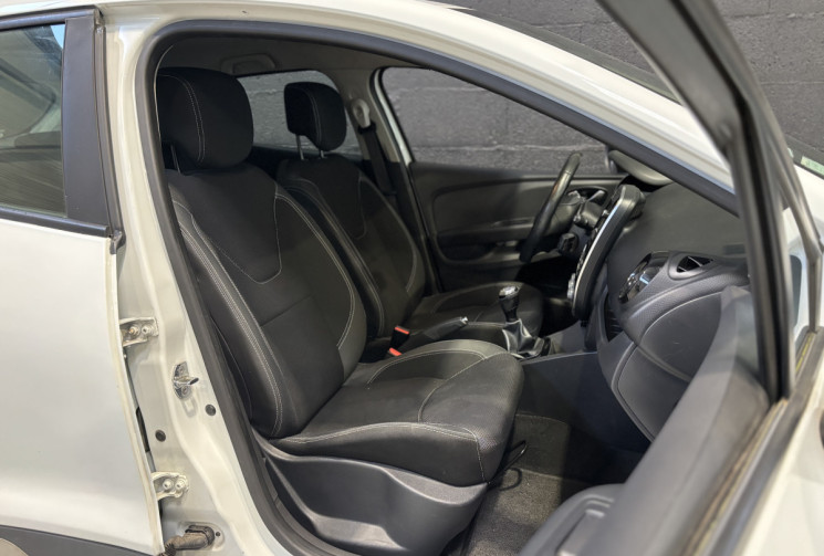 Renault Clio 1.5 dCi 90 ch Intens 5 portes / Radar de recul