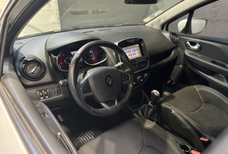 Renault Clio 1.5 dCi 90 ch Intens 5 portes / Radar de recul
