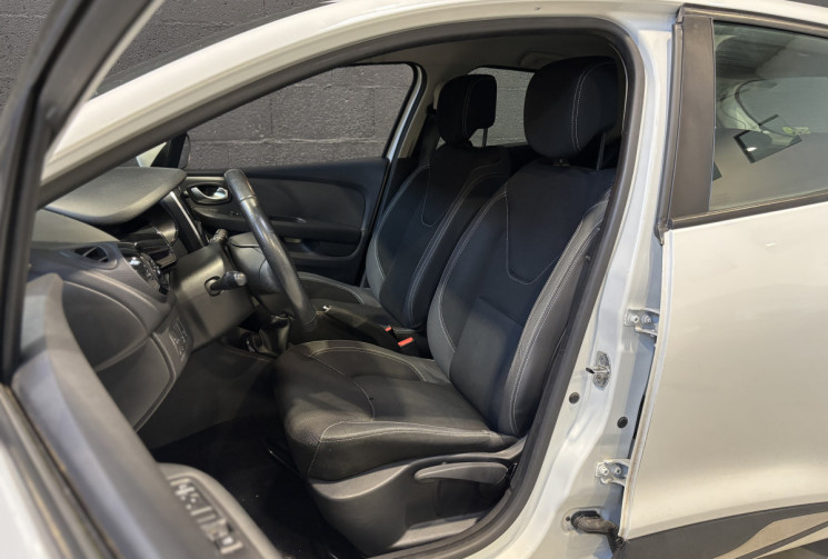 Renault Clio 1.5 dCi 90 ch Intens 5 portes / Radar de recul