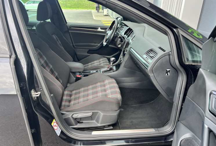 Volkswagen Golf VII 5 Portes GTI 2.0 TFSI DSG6 230 cv