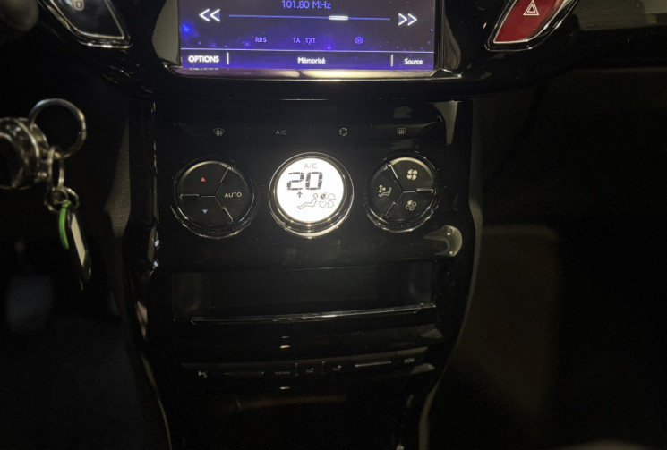 DS DS 3 1.6 BlueHDi 100cv SO CHIC 2016 / SIEGES SEMI-CUIR / BLUETOOTH / RÉGULATEUR