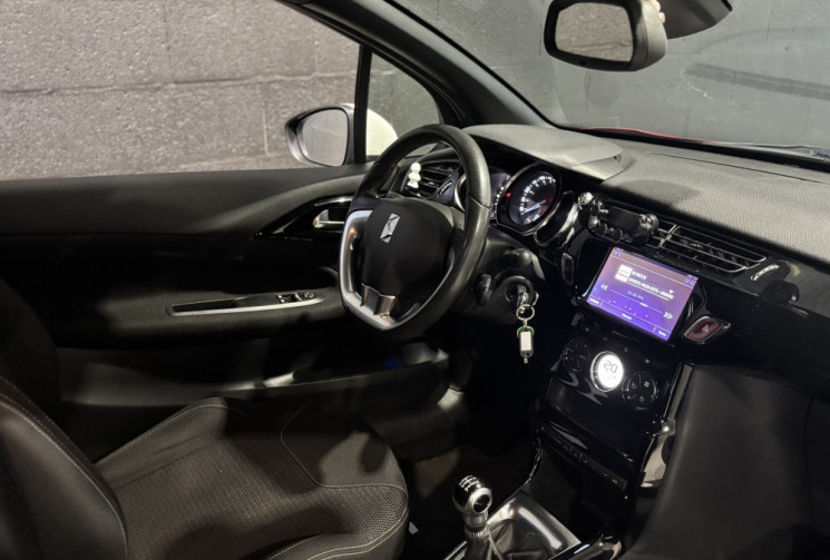 DS DS 3 1.6 BlueHDi 100cv SO CHIC 2016 / SIEGES SEMI-CUIR / BLUETOOTH / RÉGULATEUR