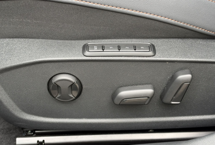 CUPRA Formentor V 1.5 e-Hybrid 204 DSG6 MIDNIGHT EDITION / Sièges baquets / Audio SENNHEISER / JA 19