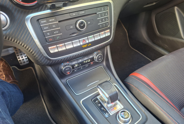 Mercedes Classe A A45 381 CH AMG 4 MATIC KIT AERO CARBON 66500 KMS / SIEGES F1 