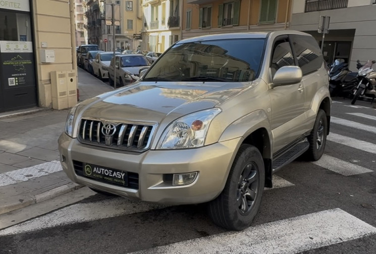 Toyota Land Cruiser 3.0 D4D KDJ 163 CH CLIMATISATION / 4 ROUES MOTRICES