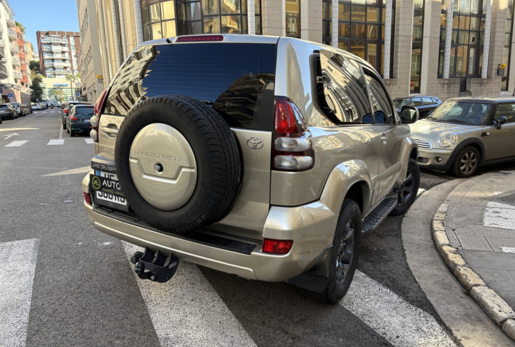 Toyota Land Cruiser 3.0 D4D KDJ 163 CH CLIMATISATION / 4 ROUES MOTRICES