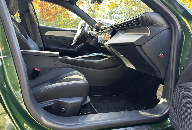 Peugeot 308 PHEV 225ch GT Pack e-EAT8 - Système son FOCAL