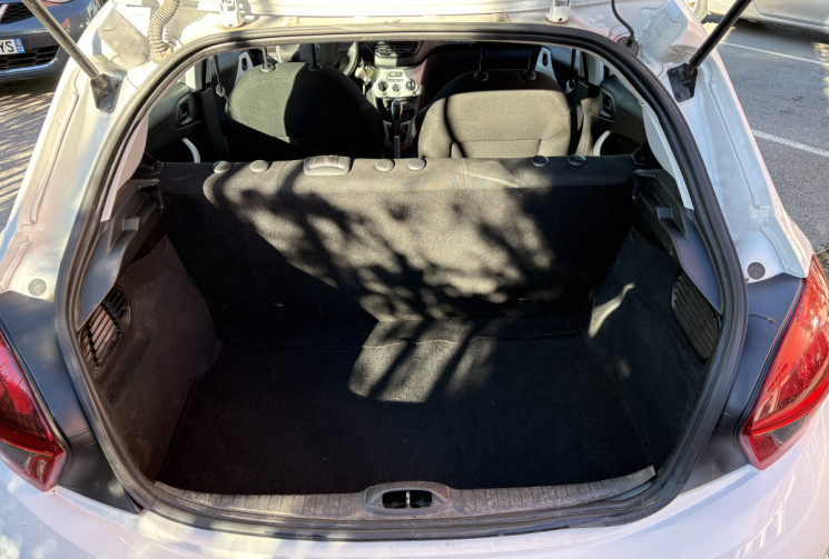 Peugeot 208 1.2 68cv LIKE / 1ere main / Clim / Suivi complet / distribution changée / 2018 / 99000km
