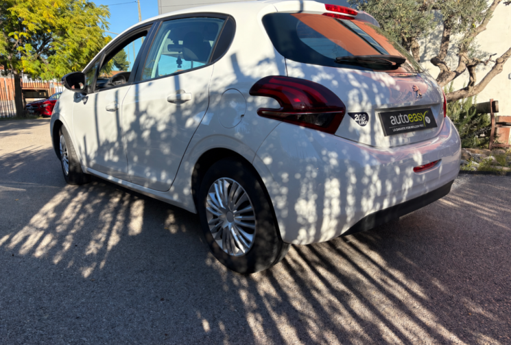 Peugeot 208 1.2 68cv LIKE / 1ere main / Clim / Suivi complet / distribution changée / 2018 / 99000km