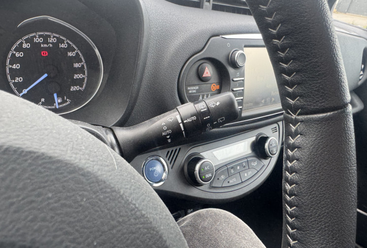 Toyota Yaris 3 Phase 2 1.5 VVTi HSD Hybrid E-CVT 100 cv COLLECTION