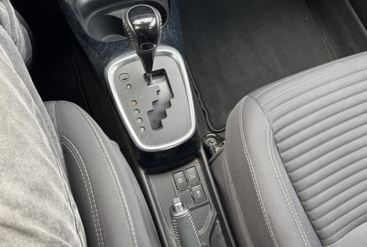 Toyota Yaris 3 Phase 2 1.5 VVTi HSD Hybrid E-CVT 100 cv COLLECTION
