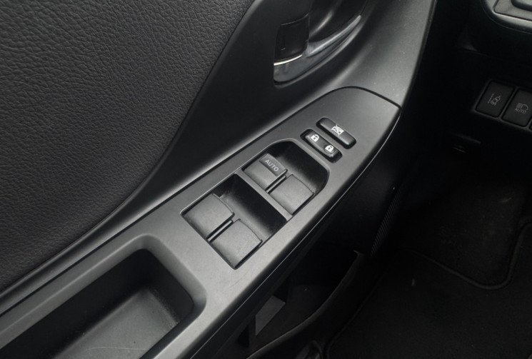 Toyota Yaris 3 Phase 2 1.5 VVTi HSD Hybrid E-CVT 100 cv COLLECTION