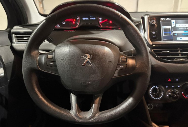 Peugeot 208 STYLE 1.2 VTI 82CV CT OK MOINS DE 6 MOIS 
