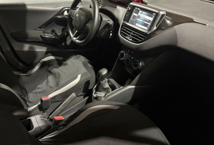 Peugeot 208 STYLE 1.2 VTI 82CV CT OK MOINS DE 6 MOIS 